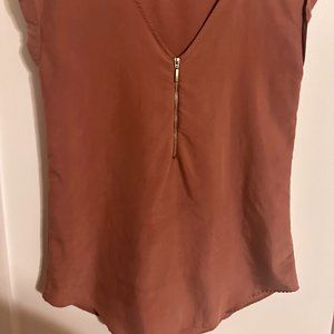 Express Short Sleeve V neck Top Zipper Detail - dusty rose terracotta pinkish